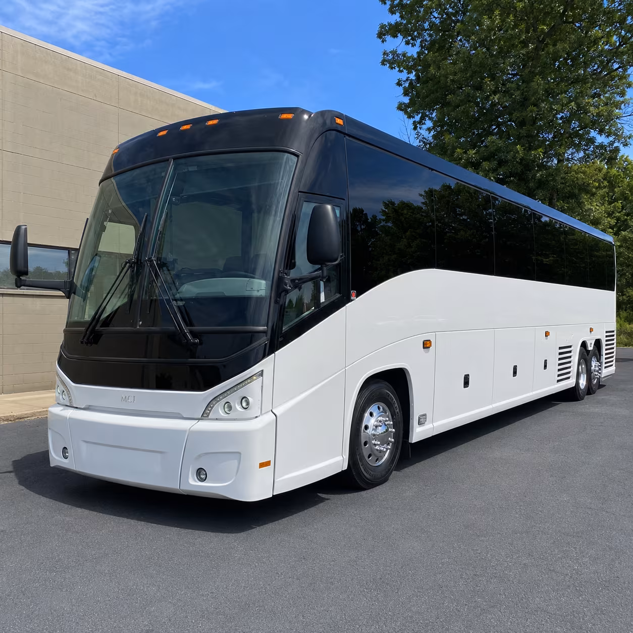 move large wedding crowds across miami dade with one charter bus